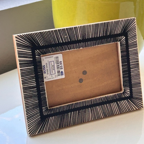 Modern Black and White Photo Frame - Picture 2 of 6